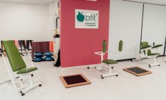 Explore a modern fitness studio in Yalova, Türkiye, featuring sleek exercise equipment.